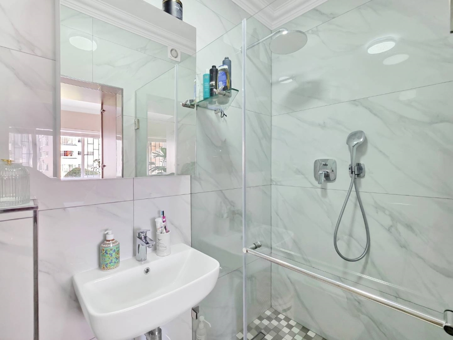2 Bedroom Property for Sale in Sea Point Western Cape